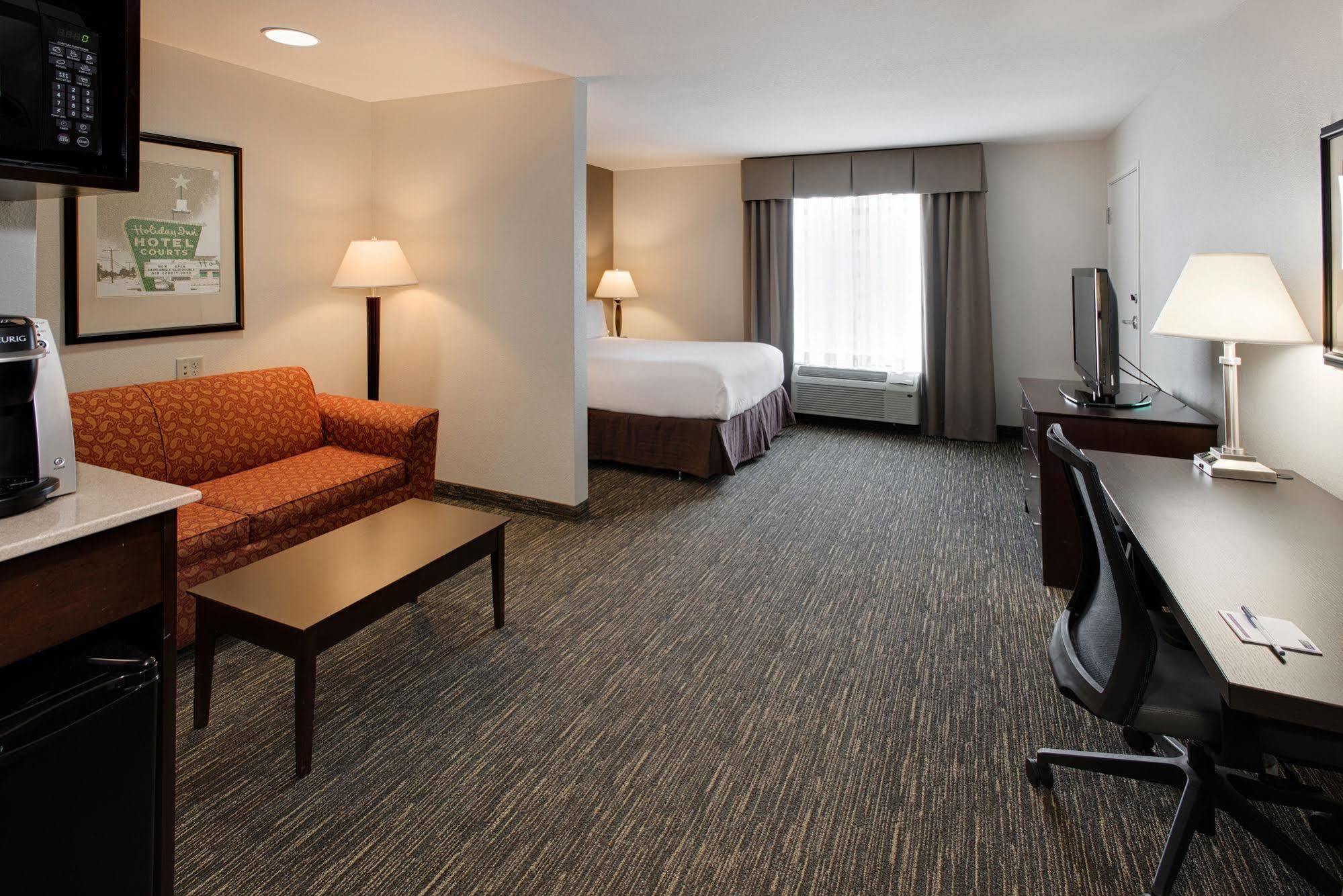 Holiday Inn Express & Suites East Wichita I-35 Andover By Ihg Екстер'єр фото